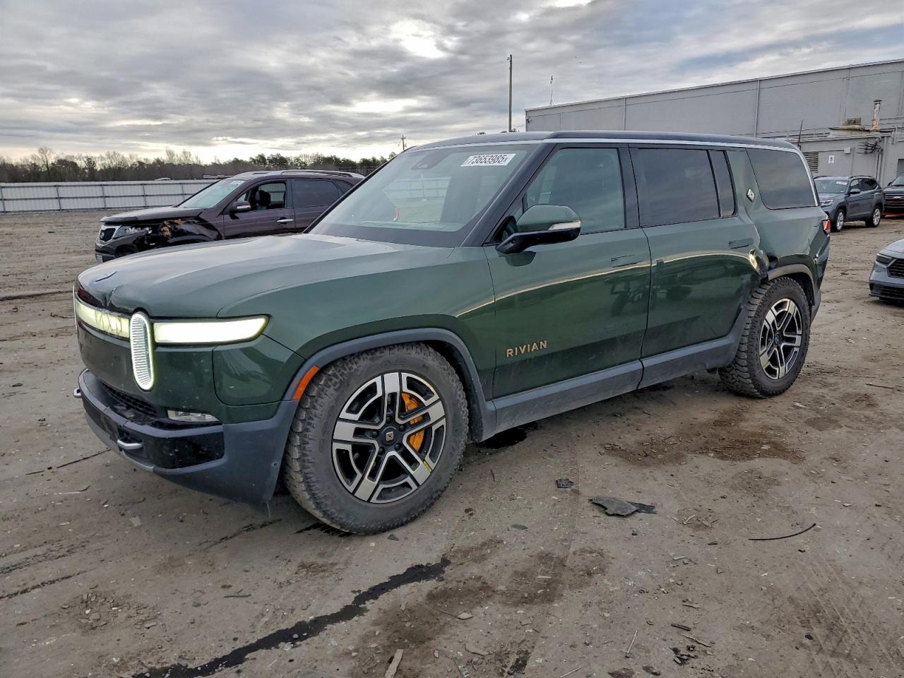 2022 Rivian R1S Launch Edition, VIN 7PDSGABL9NN000891 — Front end