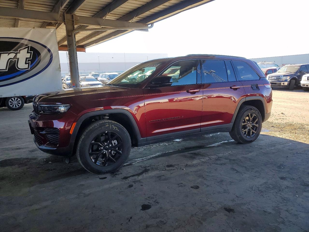 2025 Jeep Grand Cherokee Altitude, VIN 1C4RJHAG6SC317653 — Front end