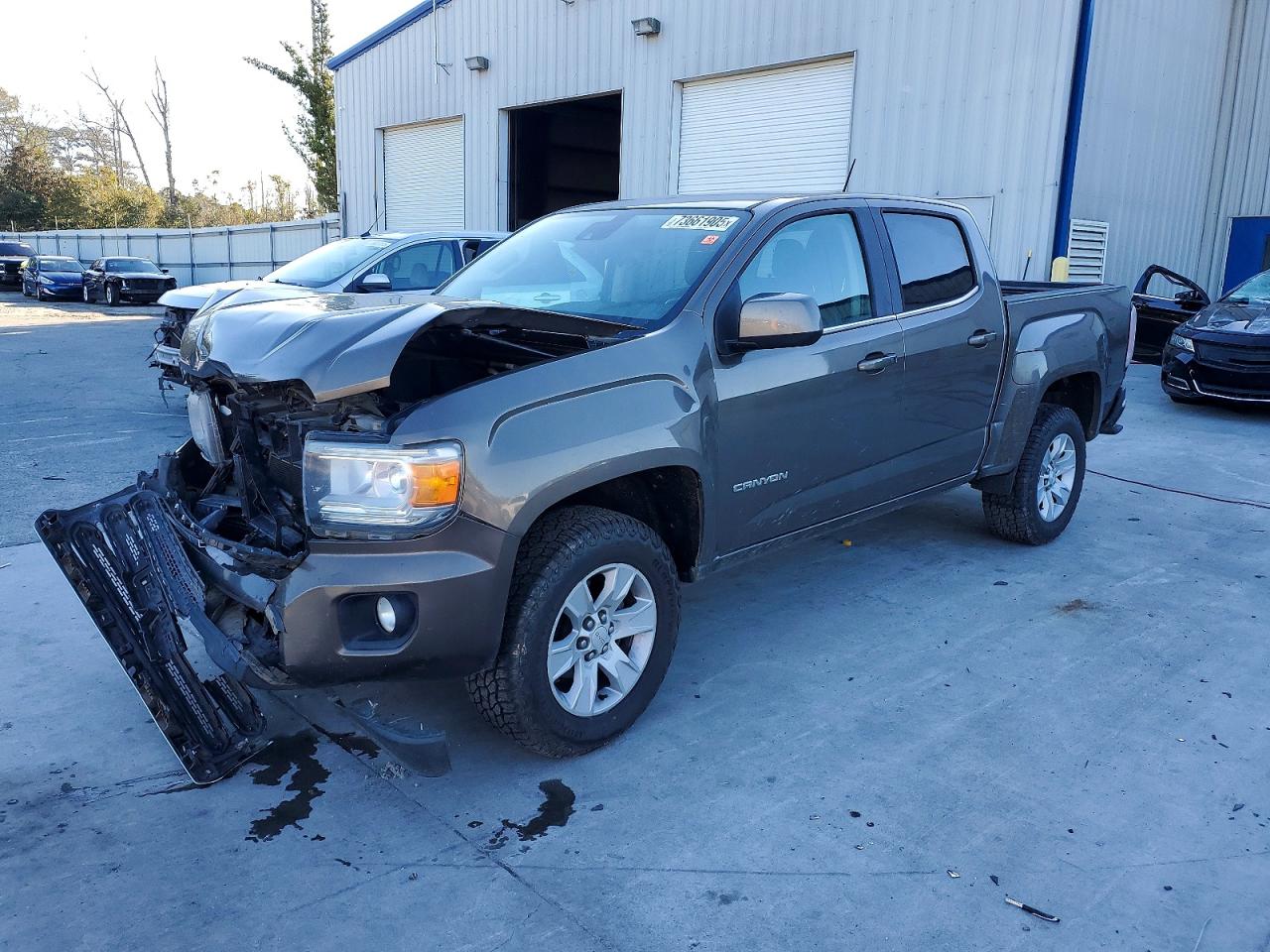 2015 GMC Canyon 2WD SLE, VIN 1GTG5BE36F1170624 — Front end