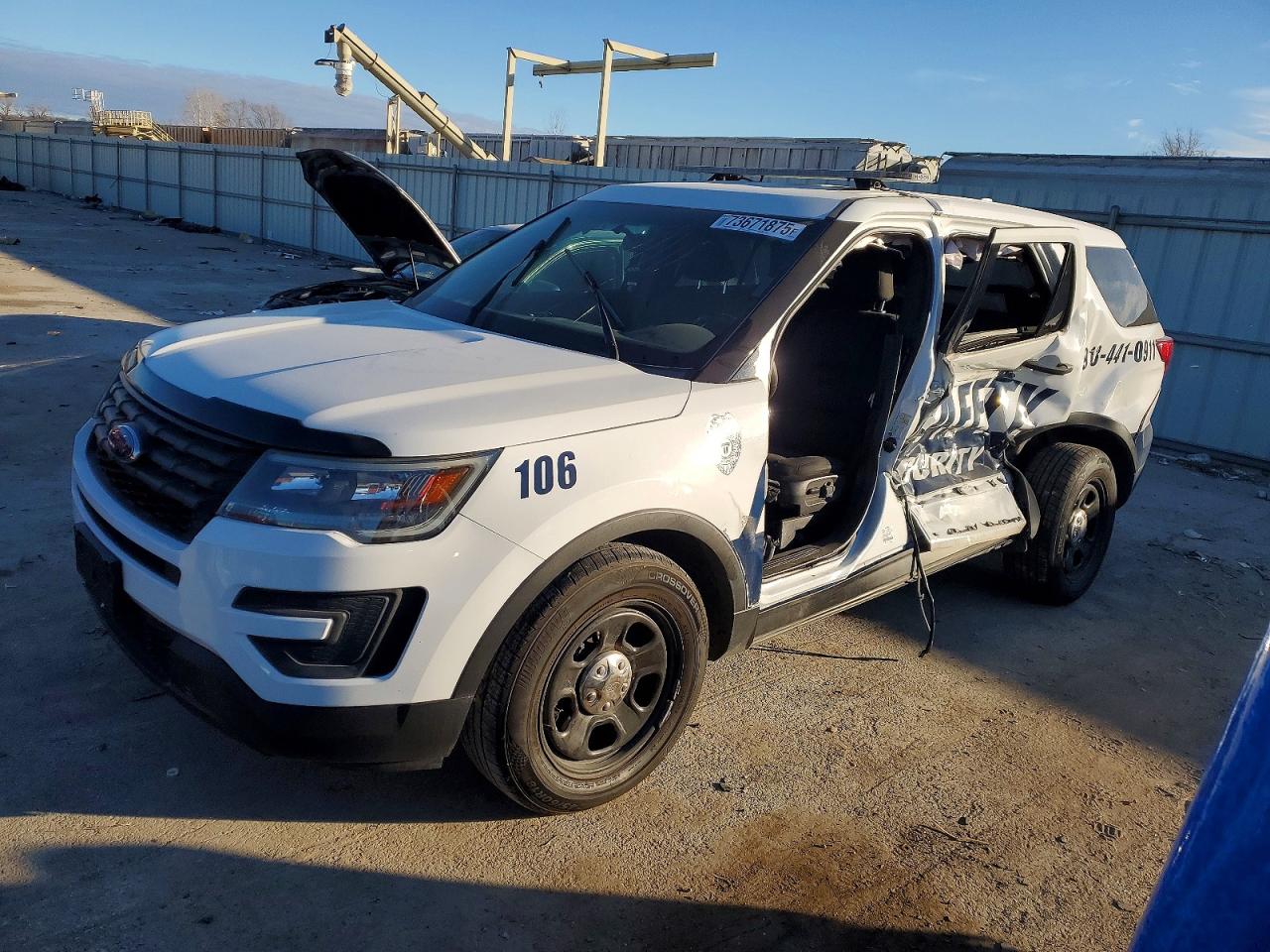 2017 Ford Police Interceptor Utility, VIN 1FM5K8AR7HGA04704 — Бок