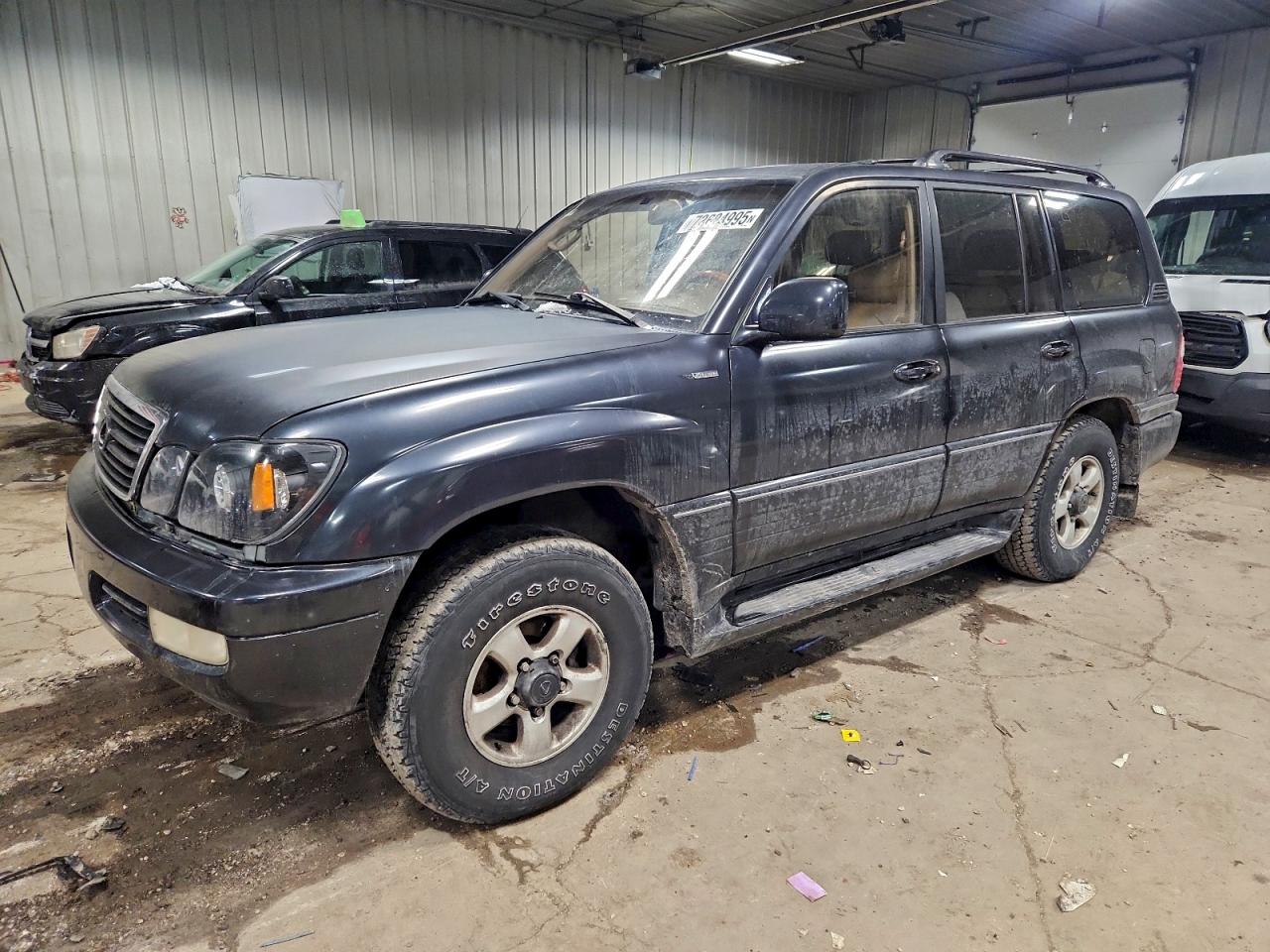 2001 Lexus LX 470, VIN JTJHT00W913508267 — Normal wear