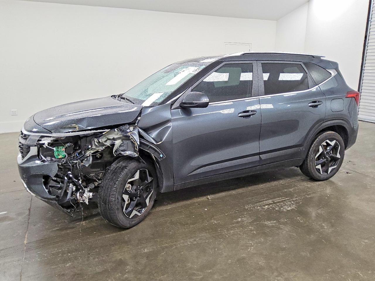 2025 Kia Seltos EX, VIN KNDER2AA0S7749745 — Перед