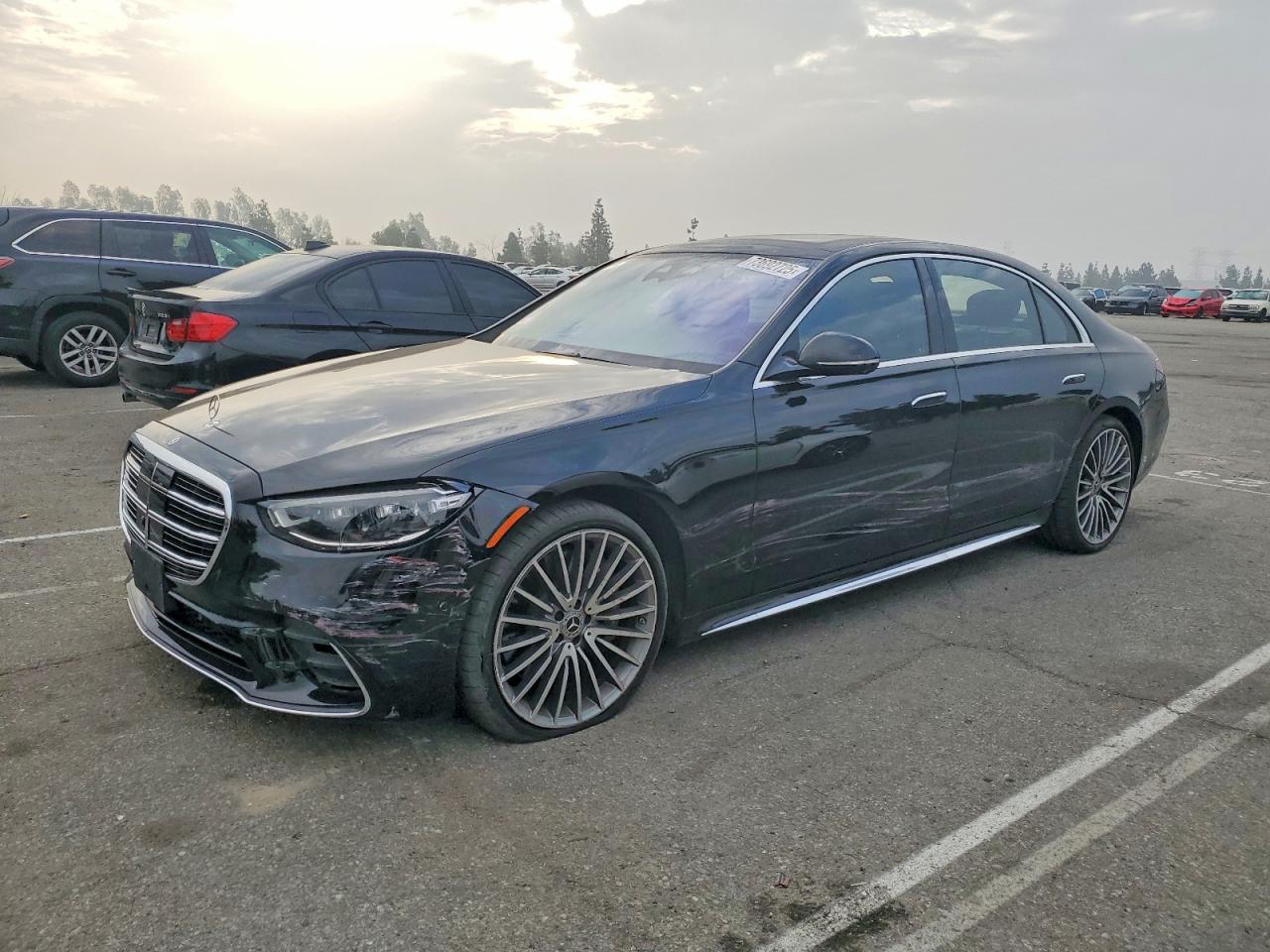 2022 Mercedes-Benz S 580, VIN W1K6G7GB8NA163329 — Side