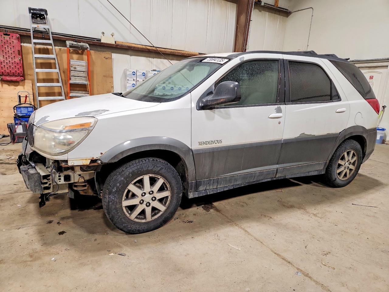 2003 Buick Rendezvous CX, VIN 3G5DA03E23S568910 — Front end