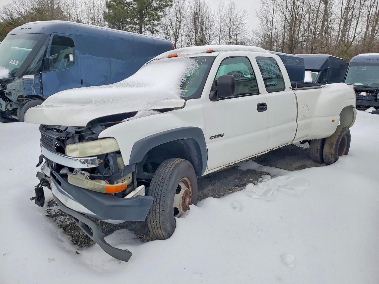 2001 Chevrolet Silverado 3500, VIN 1GCJK39U41E254112 — Front end