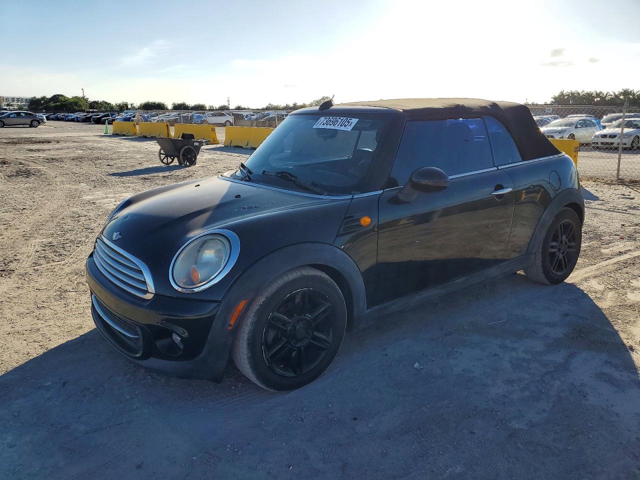 2012 MINI Convertible, VIN WMWZN3C57CT135266 — Мелкие вмятины и царапины
