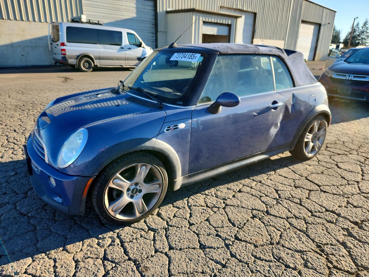 2007 MINI Convertible S, VIN WMWRH33517TL93893 — Вандализм