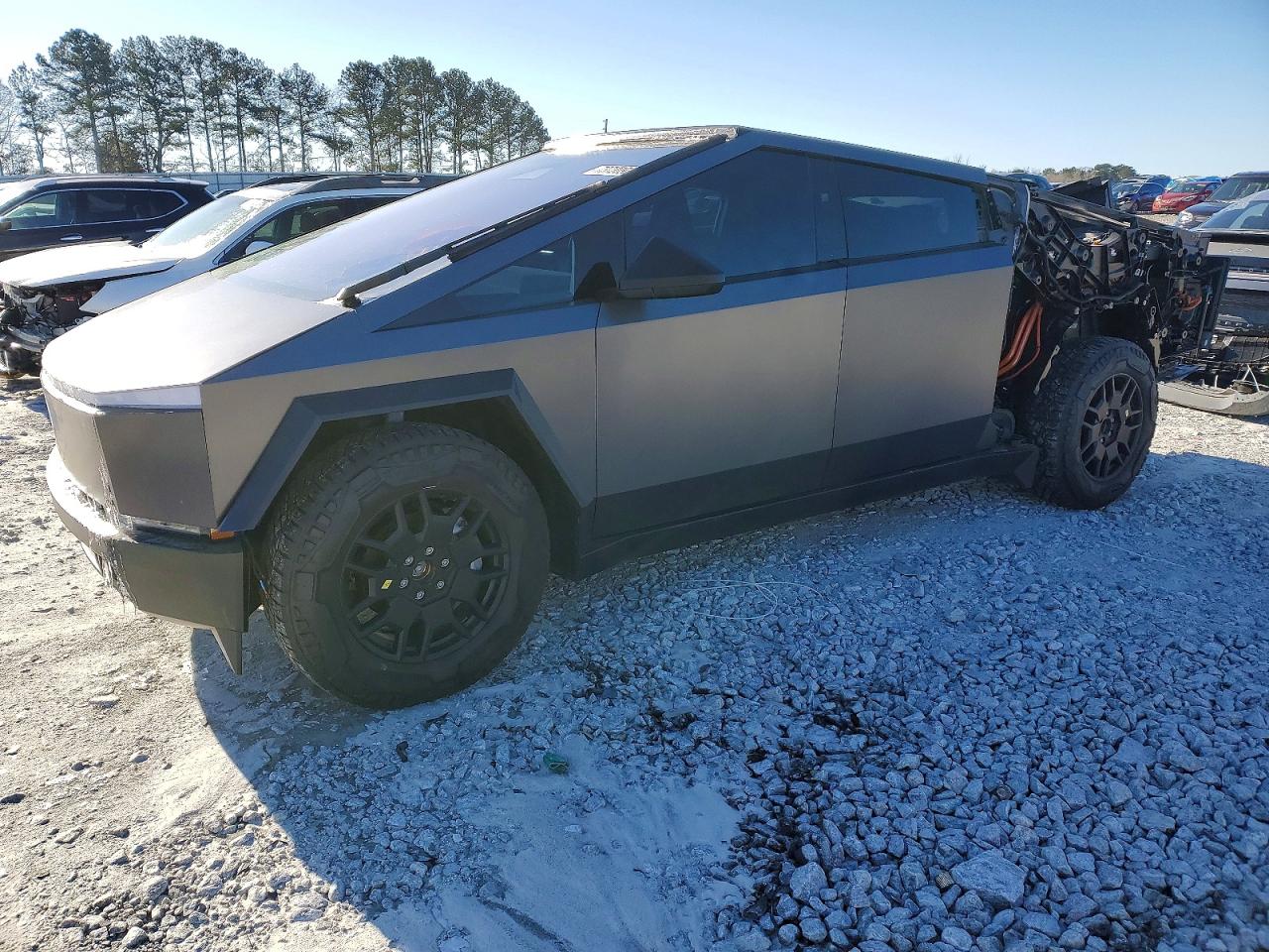 2024 Tesla Cybertruck Cyberbeast, VIN 7G2CEHEE6RA026371 — Side