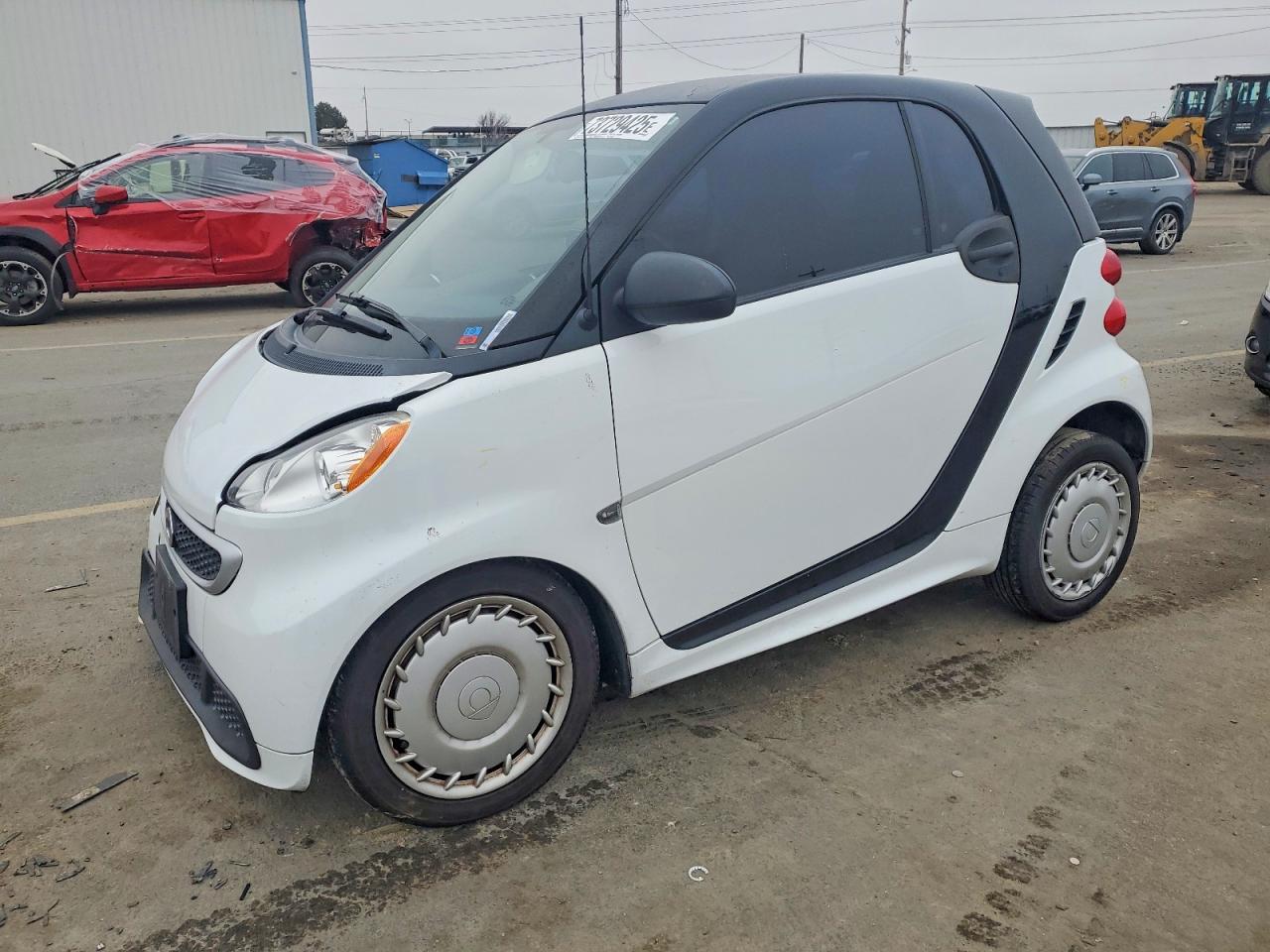 2014 Smart fortwo Pure, VIN WMEEJ3BAXEK744535 — Днище