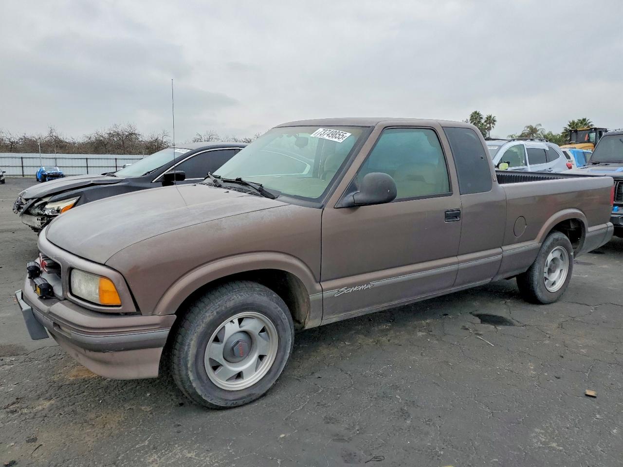 1997 GMC Sonoma SLS, VIN 1GTCS19X3V8514009 — Бок