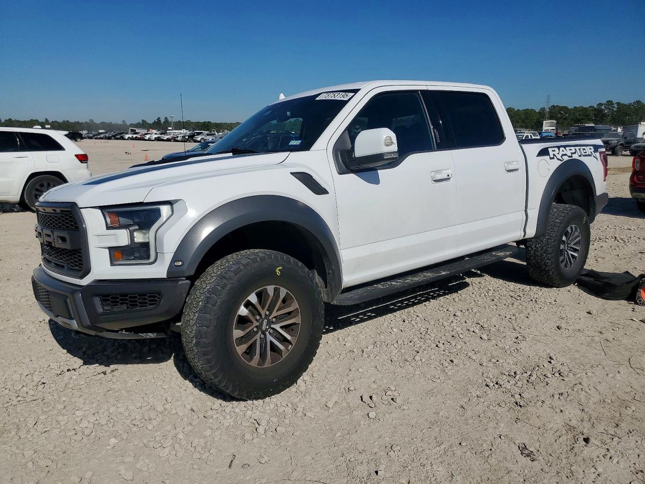 2019 Ford F-150 Raptor, VIN 1FTFW1RG9KFD17791 — Перед