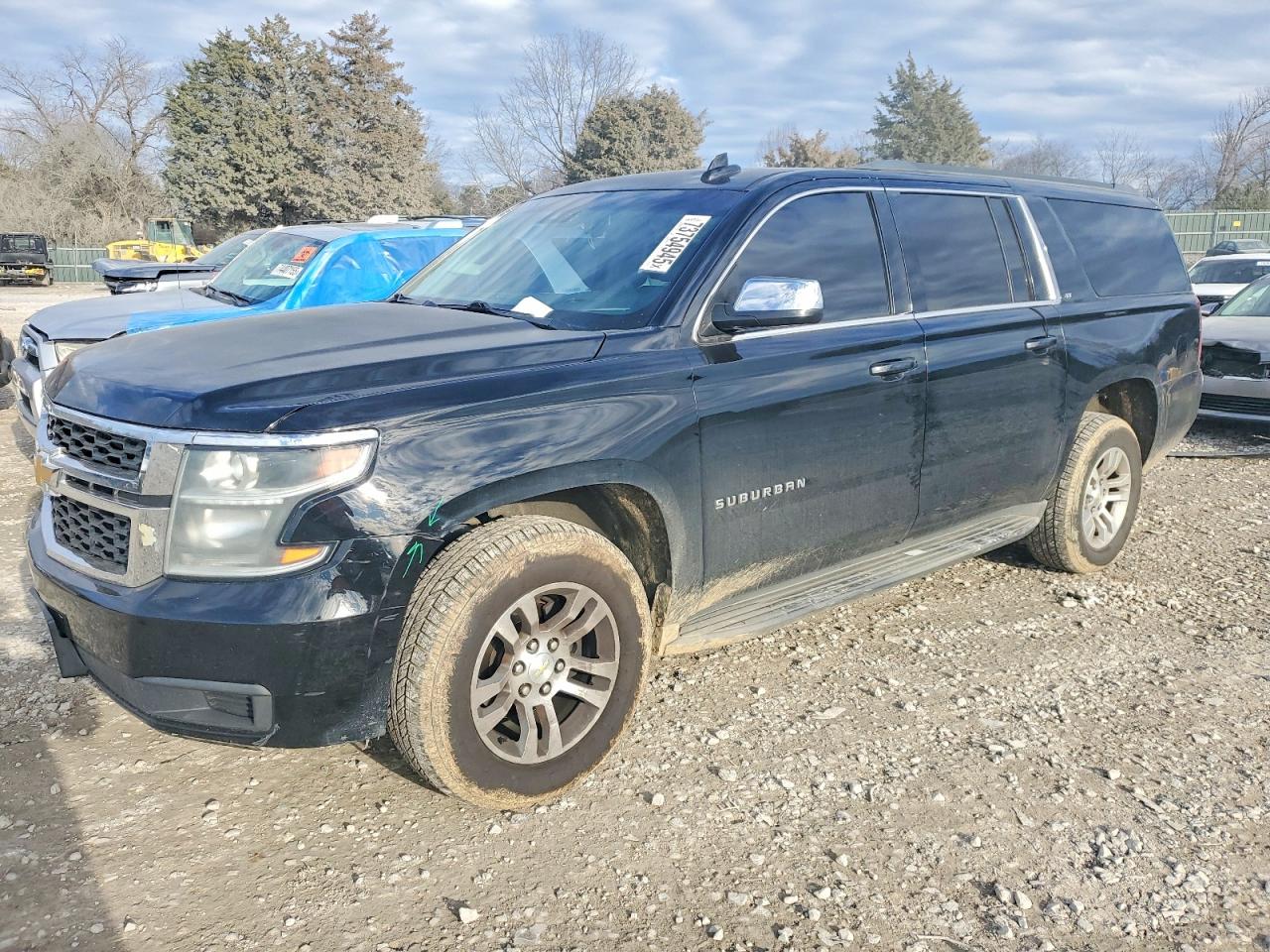 2015 Chevrolet Suburban LT, VIN 1GNSKJKC5FR508282 — Front end