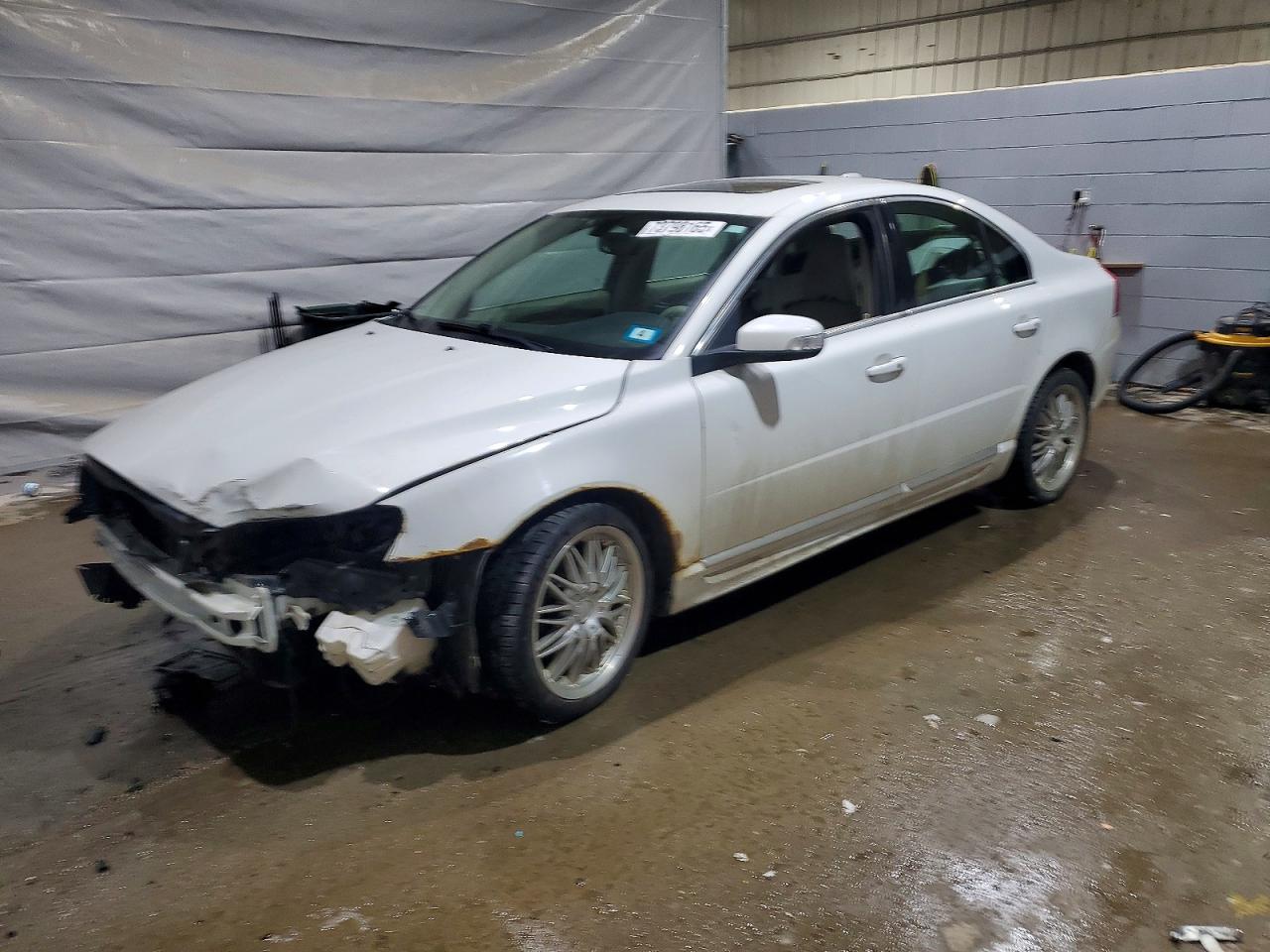 2010 Volvo S80 I6, VIN YV1960AS0A1129352 — Front end