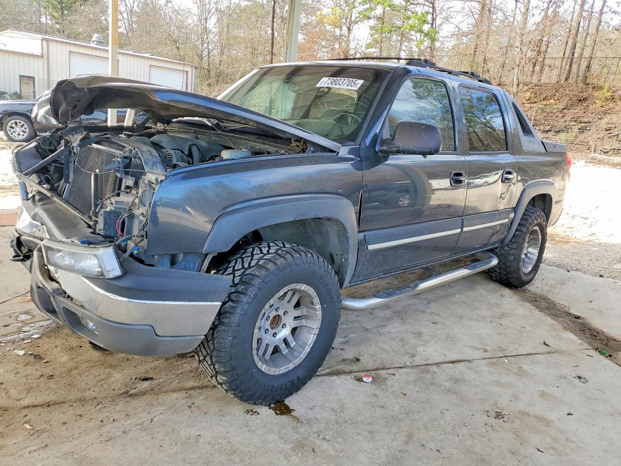 2004 Chevrolet Avalanche, VIN 3GNEC12T94G298888 — Front end