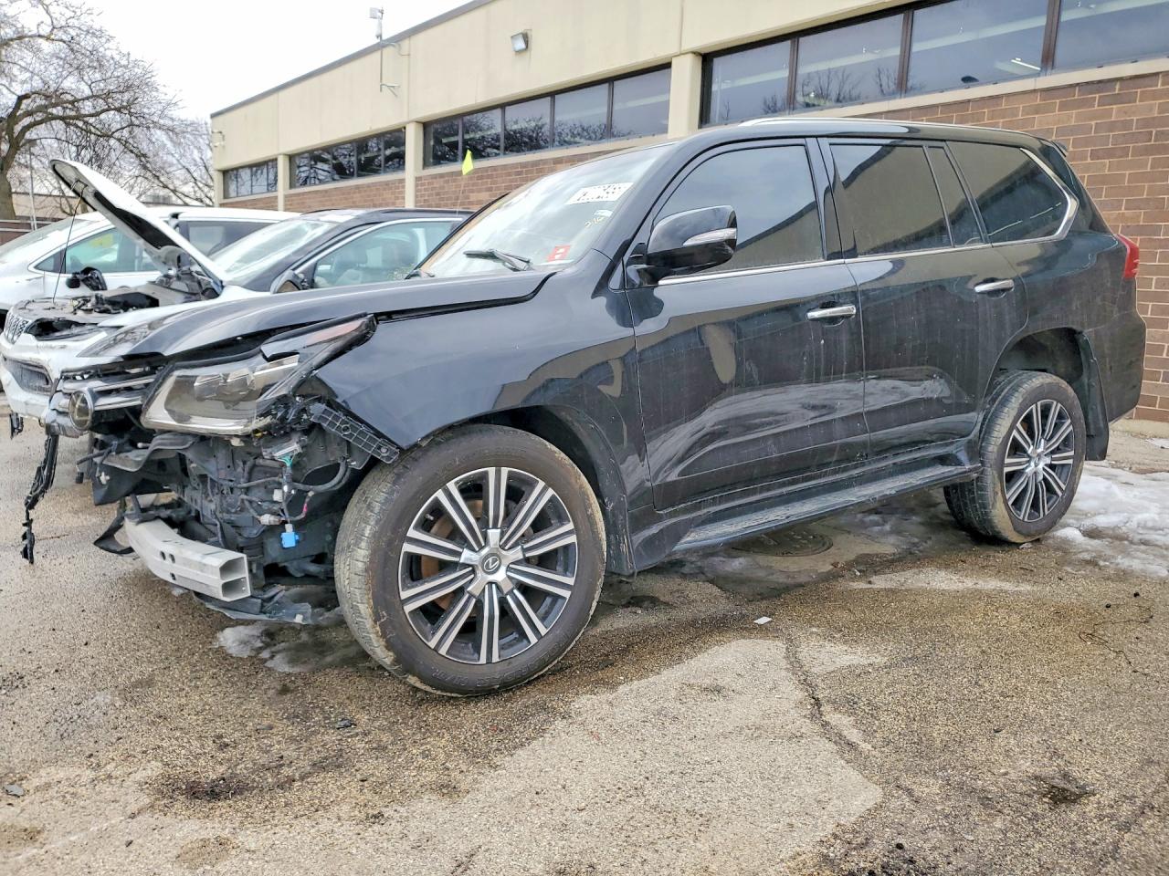 2019 Lexus LX 570, VIN JTJHY7AX0K4285677 — Днище