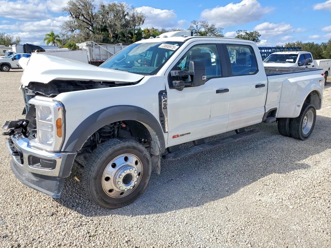 2025 Ford F-450 Lariat, VIN 1FT8W4DMXSED38629 — Front end