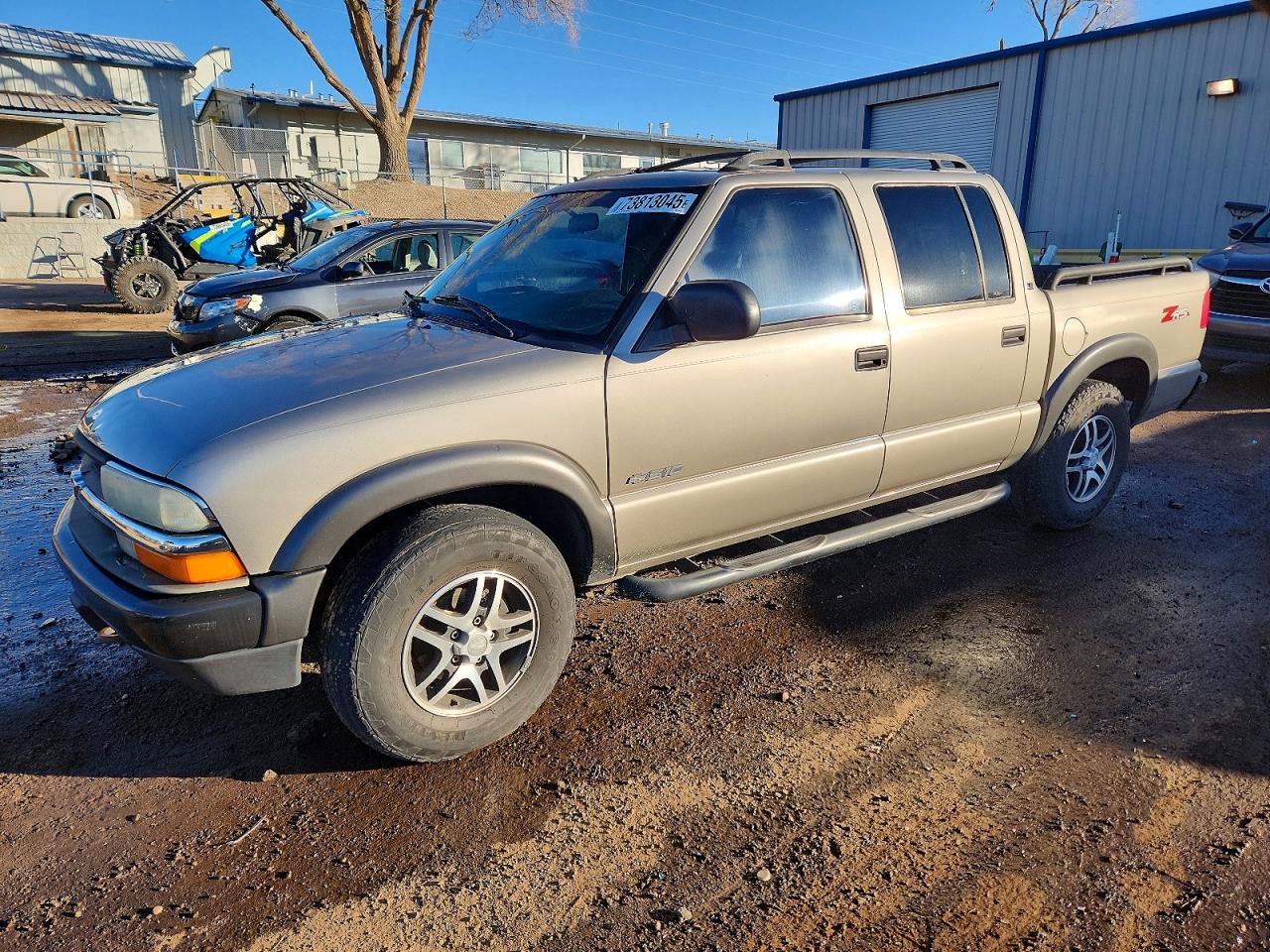 2003 Chevrolet S-10 LS, VIN 1GCDT13X13K132555 — Side