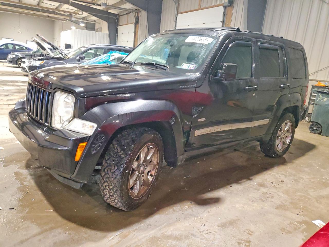2012 Jeep Liberty Sport Latitude, VIN 1C4PJMAK4CW181642 — Бок