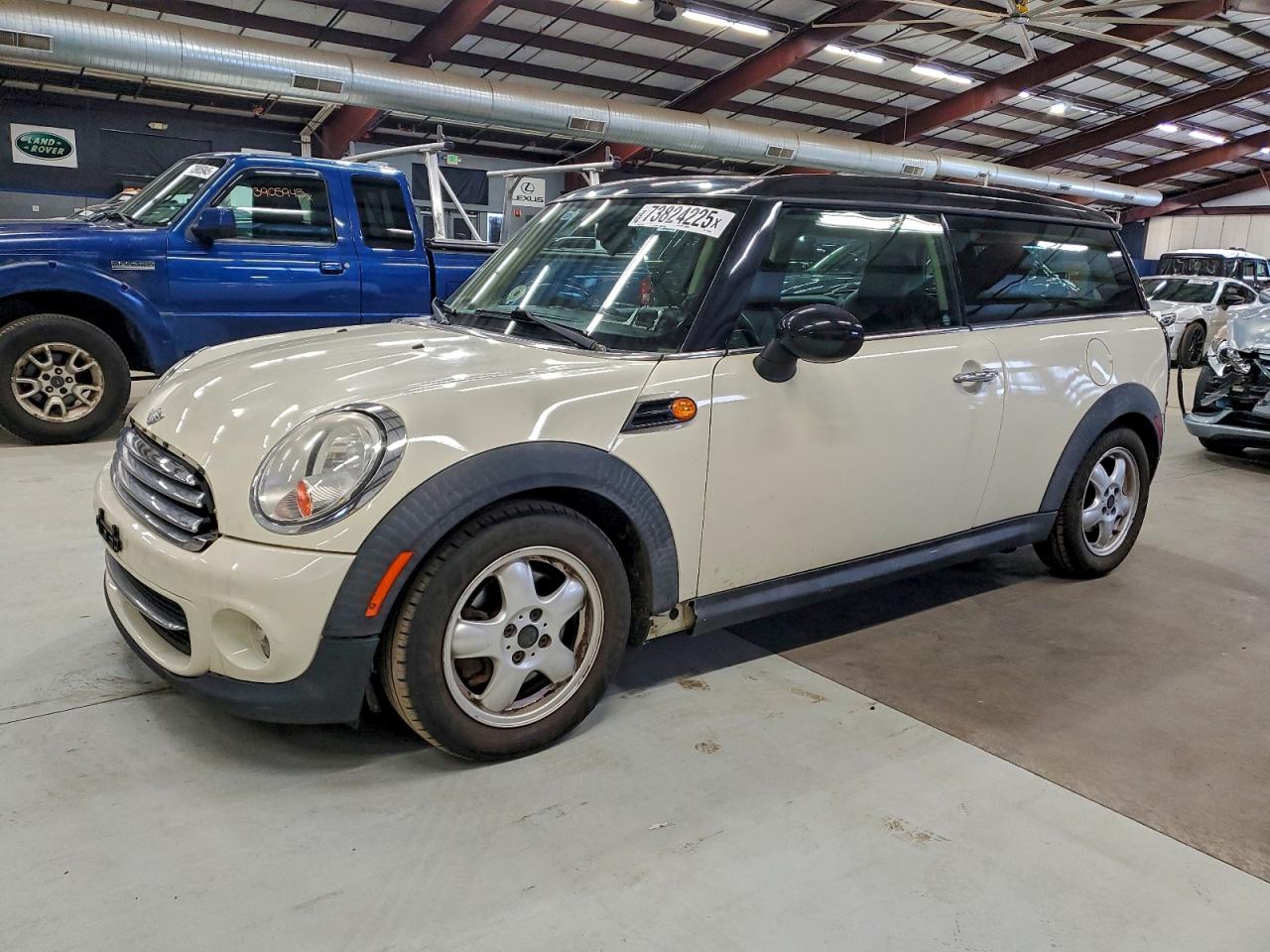 2011 MINI Clubman, VIN WMWZF3C51BT188900 — Фото с аукциона