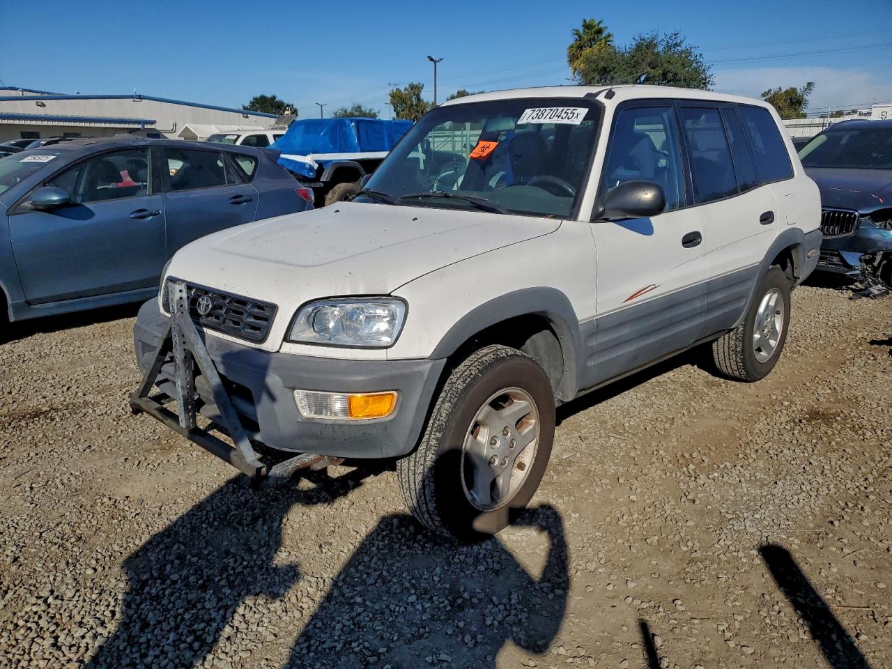 1998 Toyota RAV4, VIN JT3HP10V9W7089586 — Side