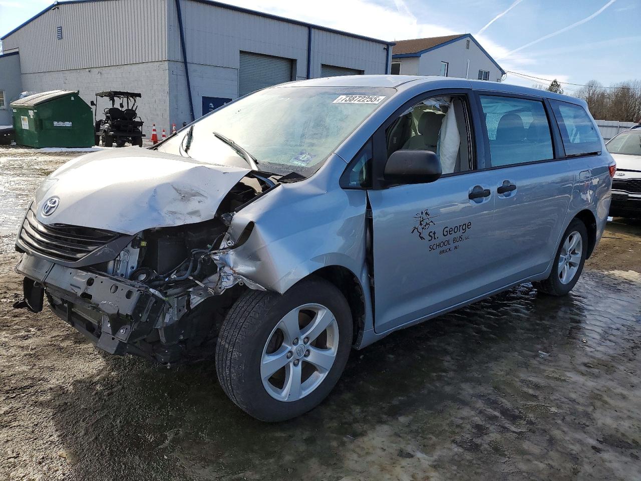 2017 Toyota Sienna L, VIN 5TDZZ3DC0HS803614 — Front end