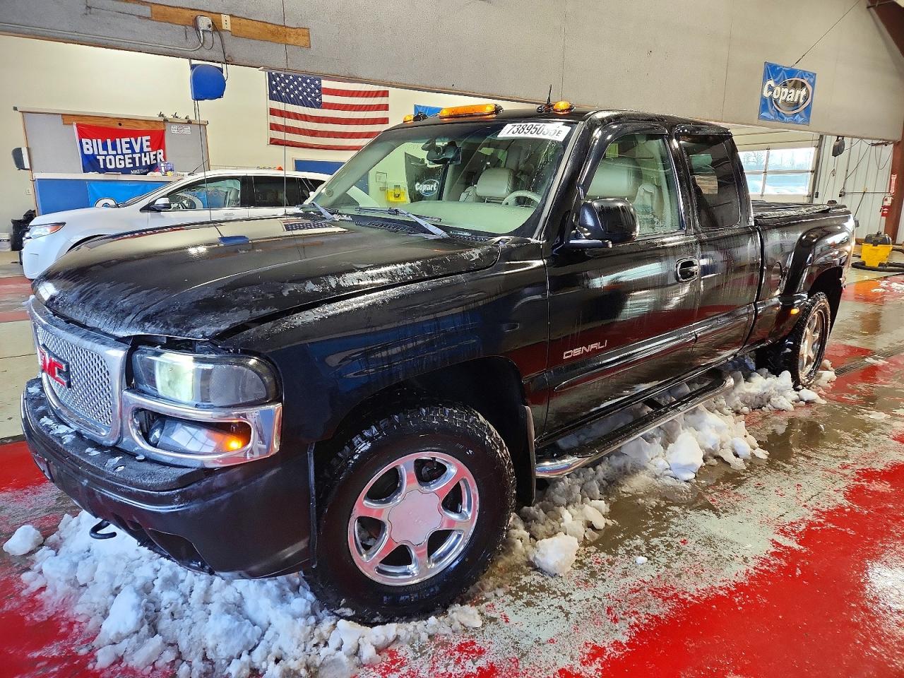 2003 GMC Sierra Denali, VIN 2GTFK69U031353828 — Front end