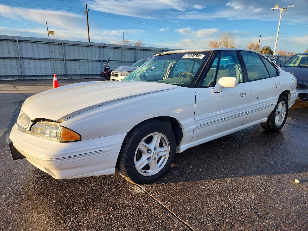 1999 Pontiac Bonneville SE, VIN 1G2HX52K4XH252781 — Front end