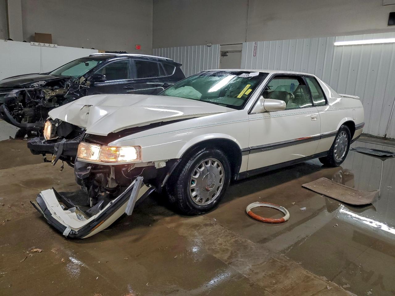 1994 Cadillac Eldorado Touring, VIN 1G6ET129XRU622256 — Перед