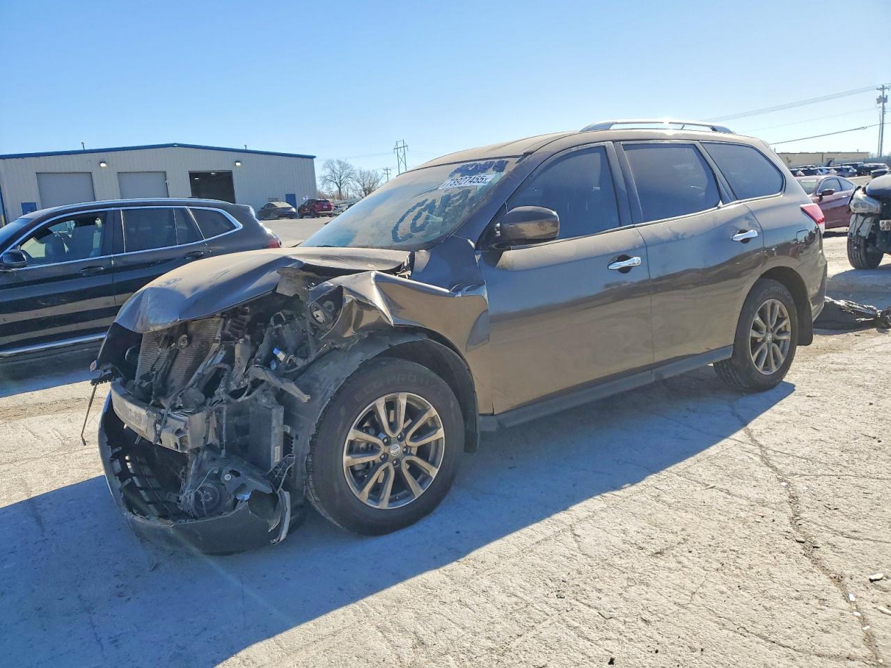 2015 Nissan Pathfinder S, VIN 5N1AR2MN9FC705183 — Front end