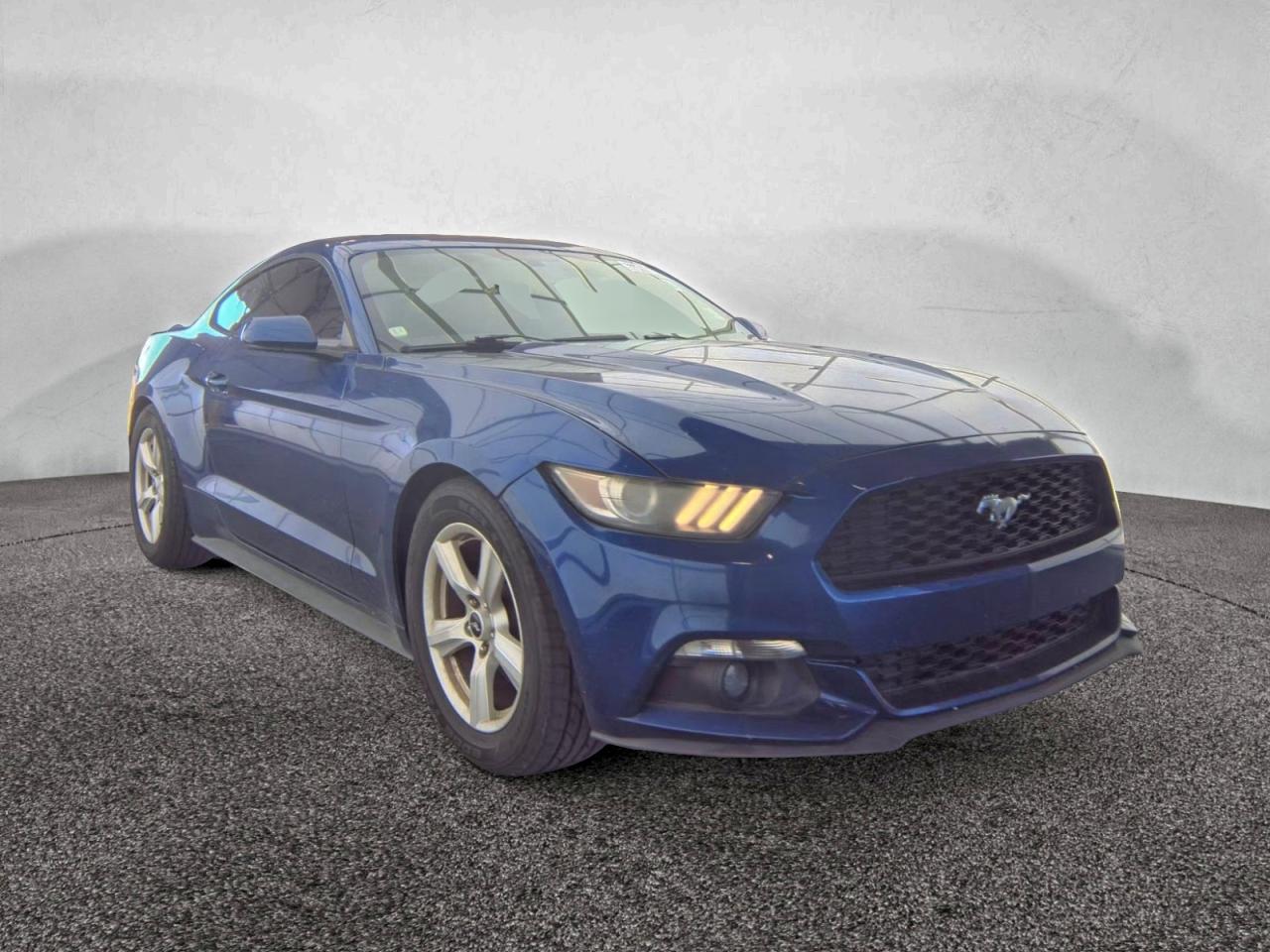 2015 Ford Mustang EcoBoost Premium, VIN 1FA6P8TH9F5399174 — Normal wear