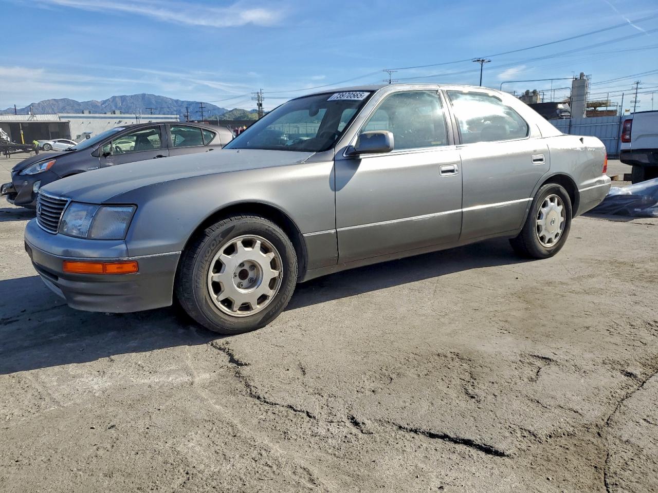 1995 Lexus LS 400, VIN JT8UF22E5S0030472 — Minor dents and scratches