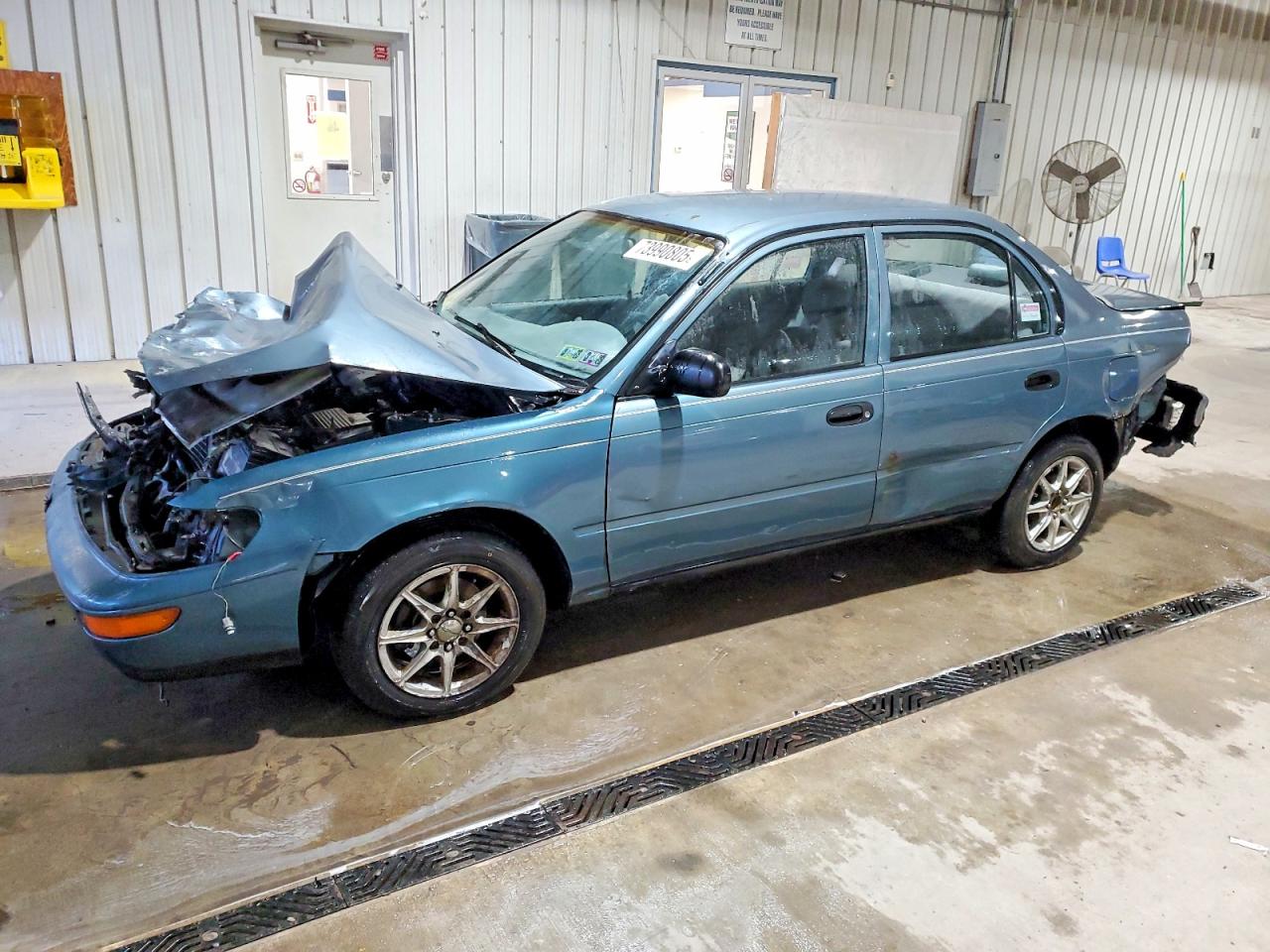 1995 Toyota Corolla, VIN 2T1AE04B2SC074062 — Front end