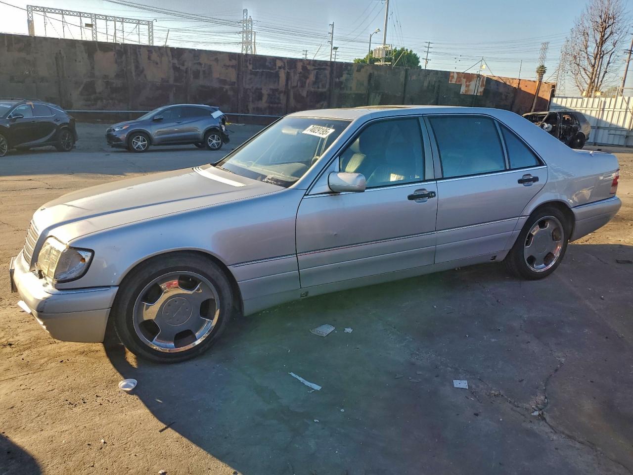 1998 Mercedes-Benz S 320/430/500, VIN WDBGA51G9WA388674 — Minor dents and scratches