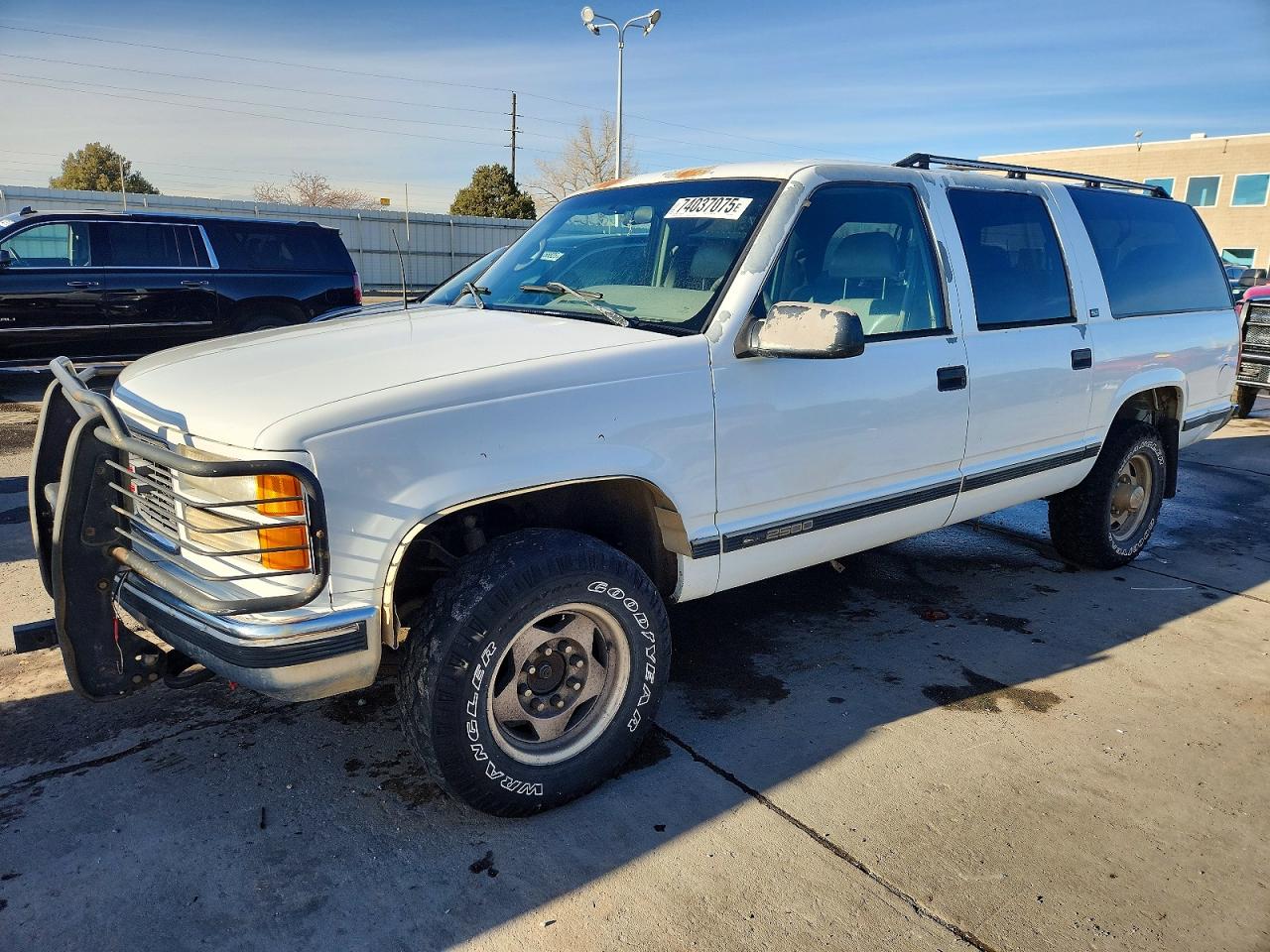 1995 GMC Suburban, VIN 1GKGK26N8SJ732532 — Rear end