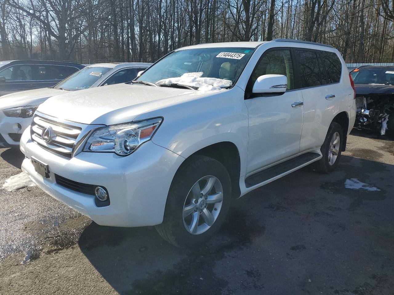 2011 Lexus GX 460, VIN JTJBM7FX4B5018949 — Rear end