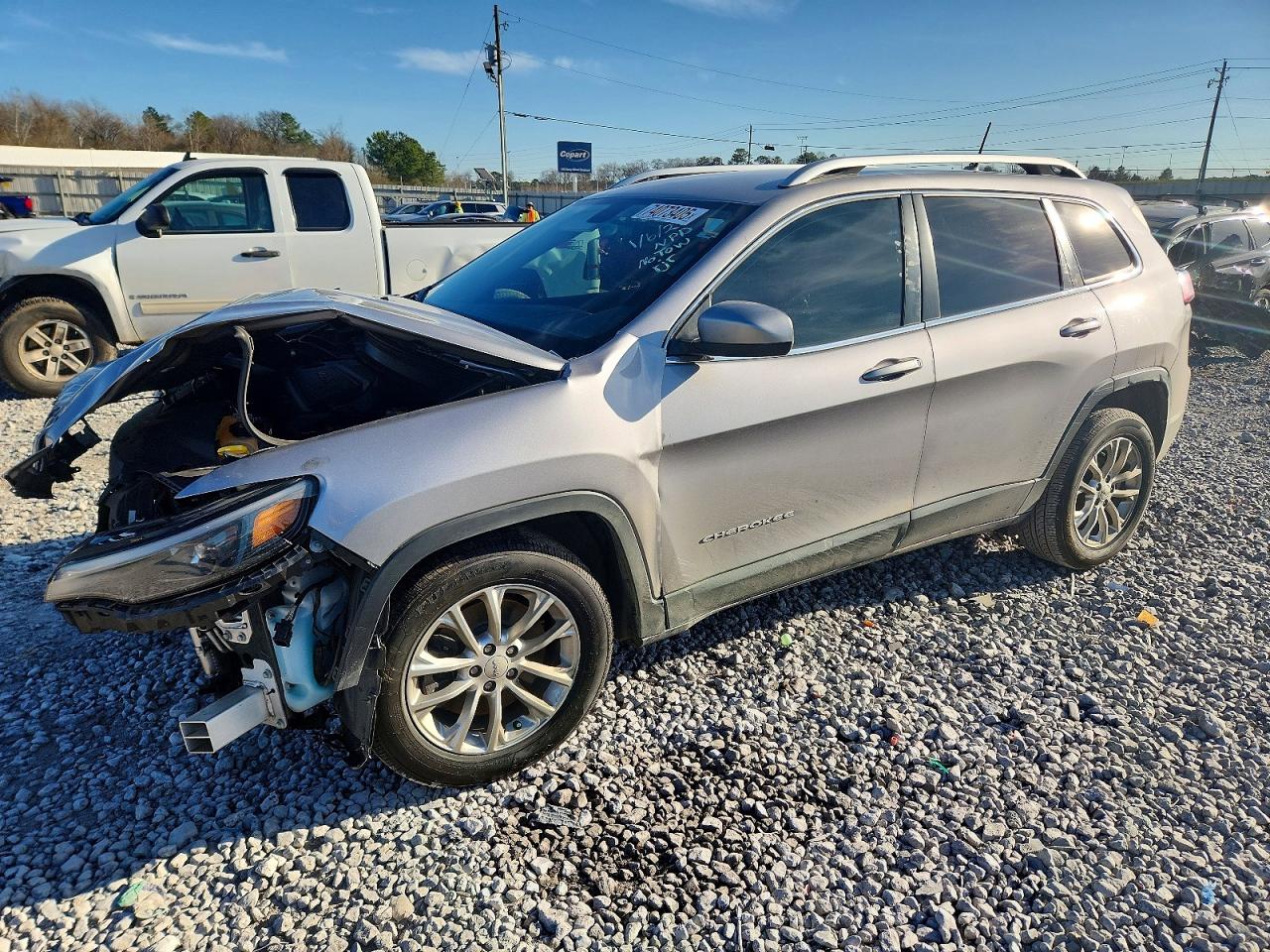 2019 Jeep Cherokee Latitude, VIN 1C4PJLCB0KD263207 — Front end