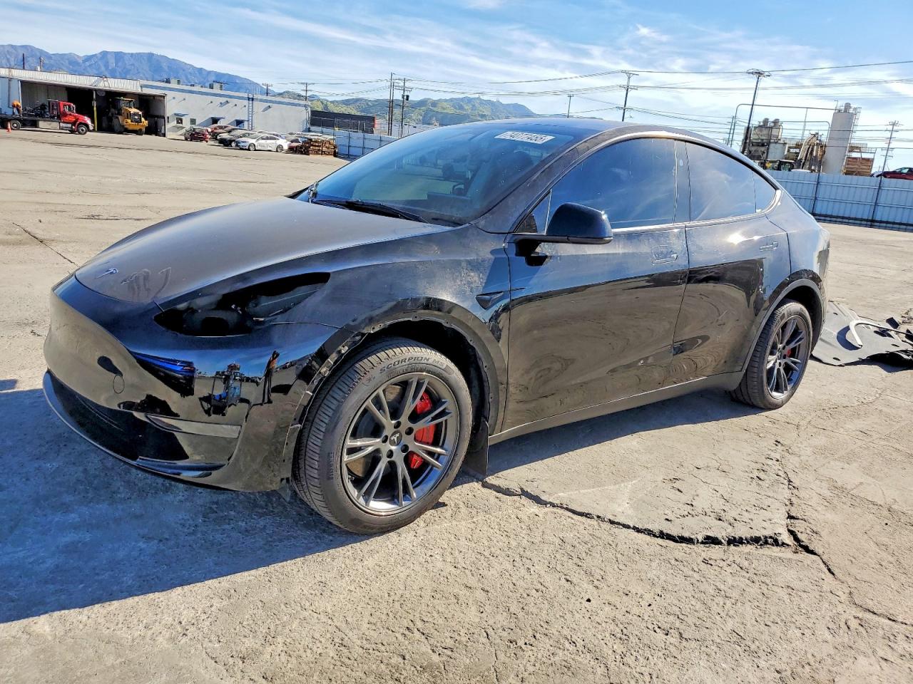 2025 Tesla Model Y Long Range, VIN 7SAYGDED7SF226674 — Front end