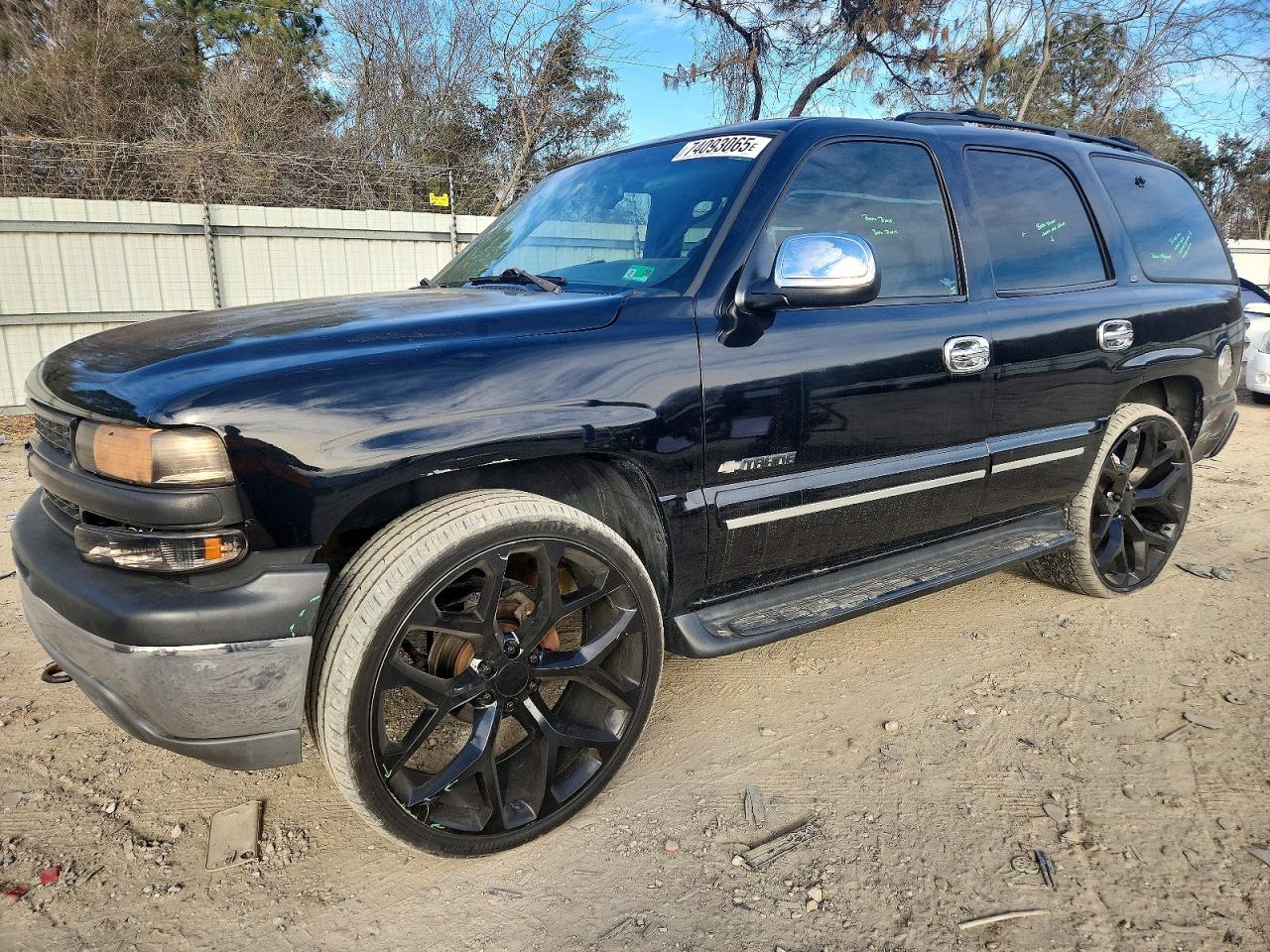 2001 Chevrolet Tahoe LS, VIN 1GNEC13T81J148523 — Rear end