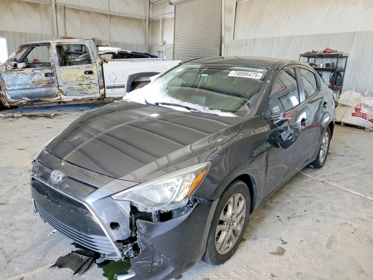2017 Toyota Yaris, VIN 3MYDLBYV9HY169201 — Front end