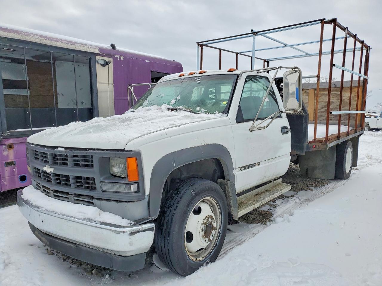 2000 Chevrolet Silverado 3500, VIN 1GBKC34F2YF422140 — Undercarriage