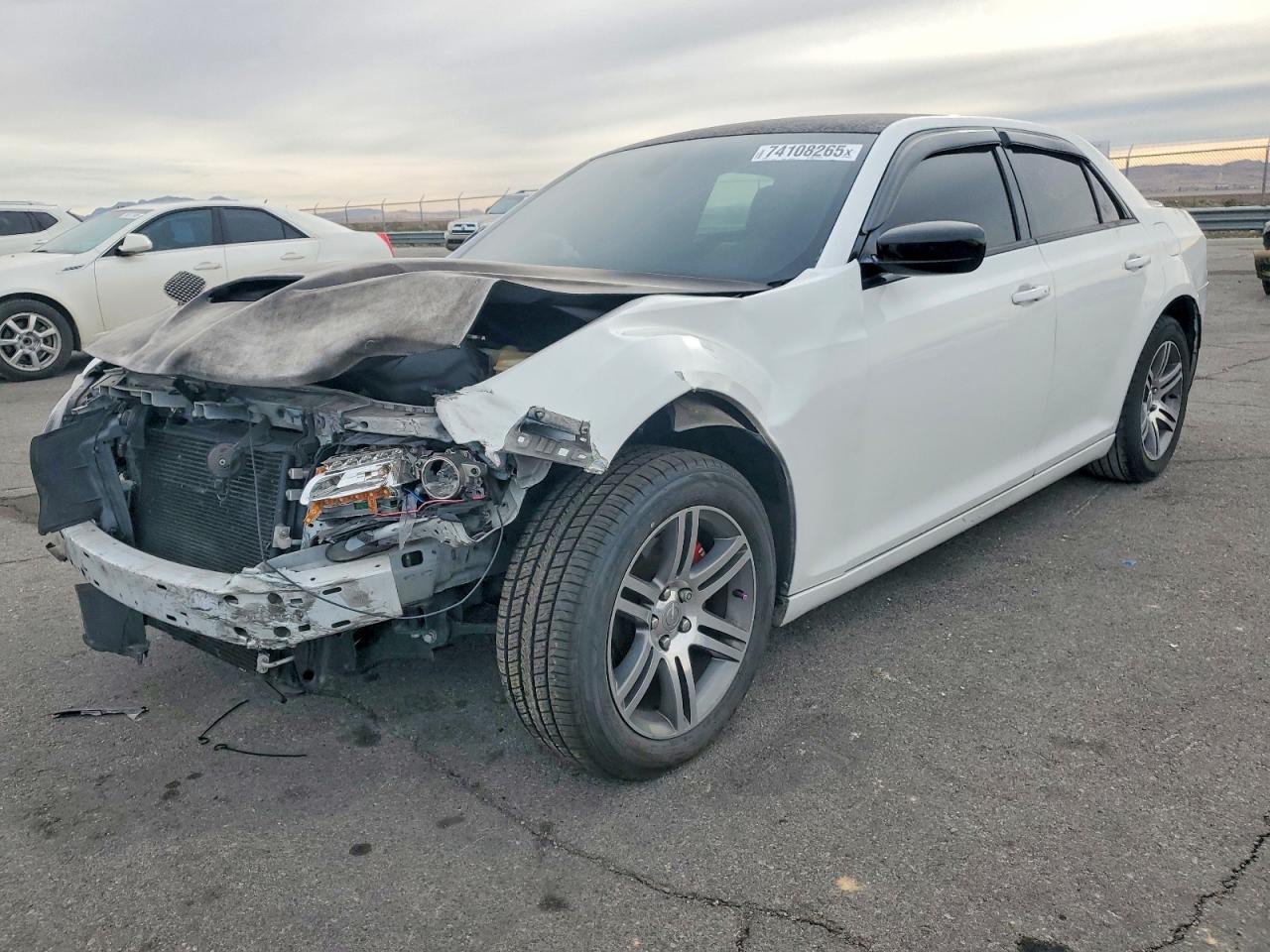 2016 Chrysler 300 S, VIN 2C3CCABG5GH198301 — Перед
