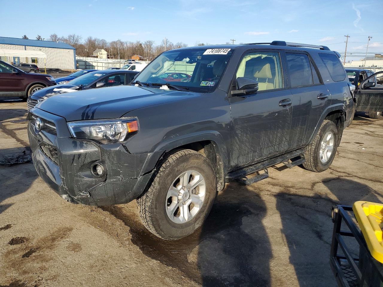 2024 Toyota 4Runner SR5 Premium, VIN JTENU5JR9R6213703 — Front end