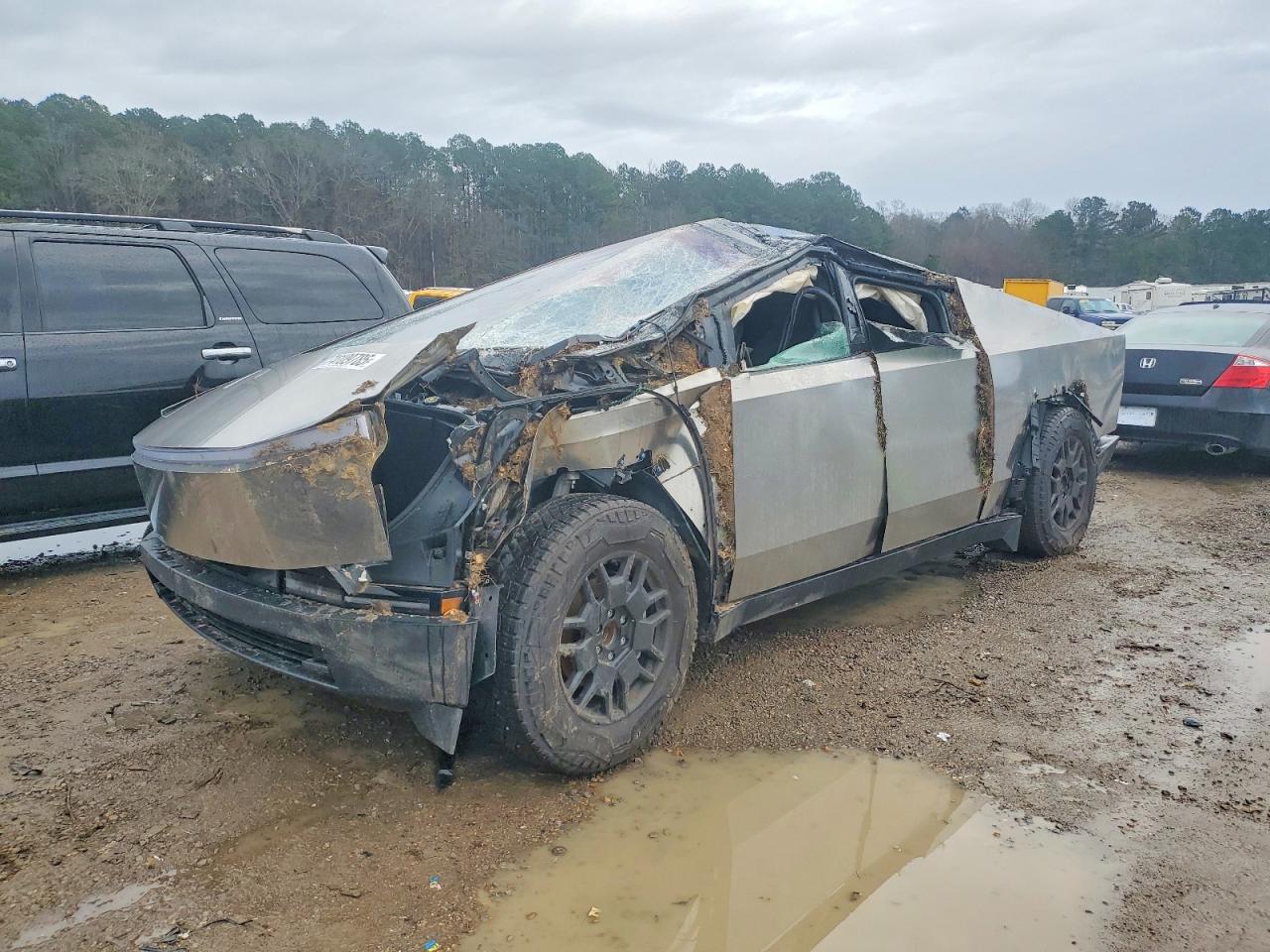 2025 Tesla Cybertruck Cyberbeast, VIN 7G2CEHEEXSA061114 — Front end