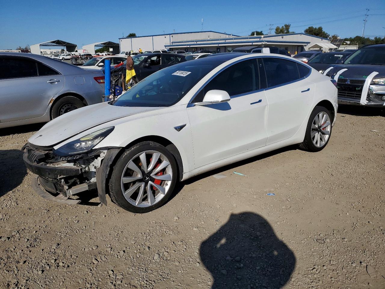 2017 Tesla Model 3 Standard, VIN 5YJ3E1EA4HF001087 — Перед