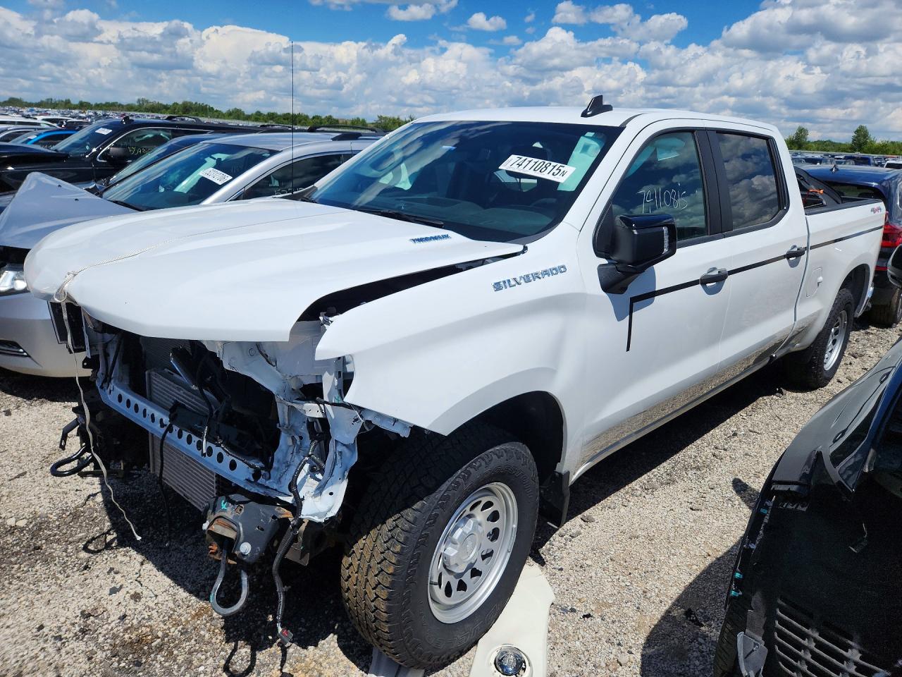 2025 Chevrolet Silverado 1500, VIN 1GCPKAEK2SZ220022 — Перед