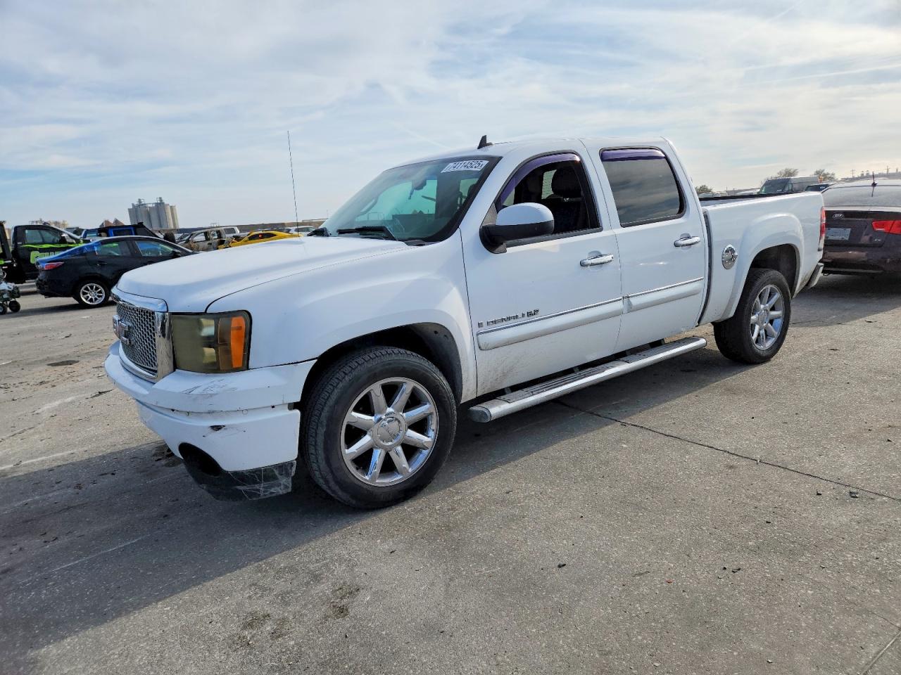 2008 GMC Sierra Denali, VIN 2GTEC638081181411 — Front end