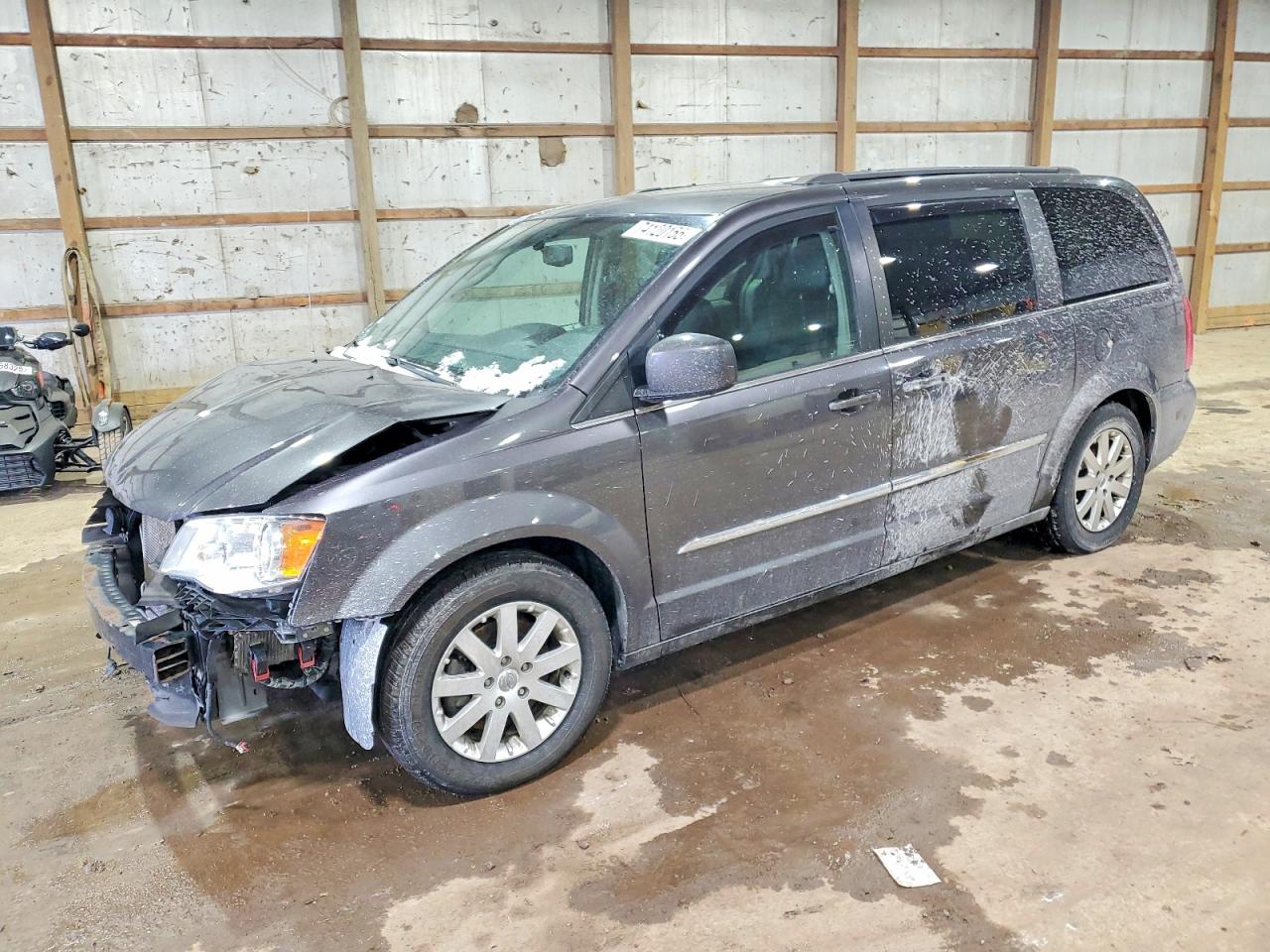 2015 Chrysler Town & Country Touring, VIN 2C4RC1BG8FR711149 — Frame damage