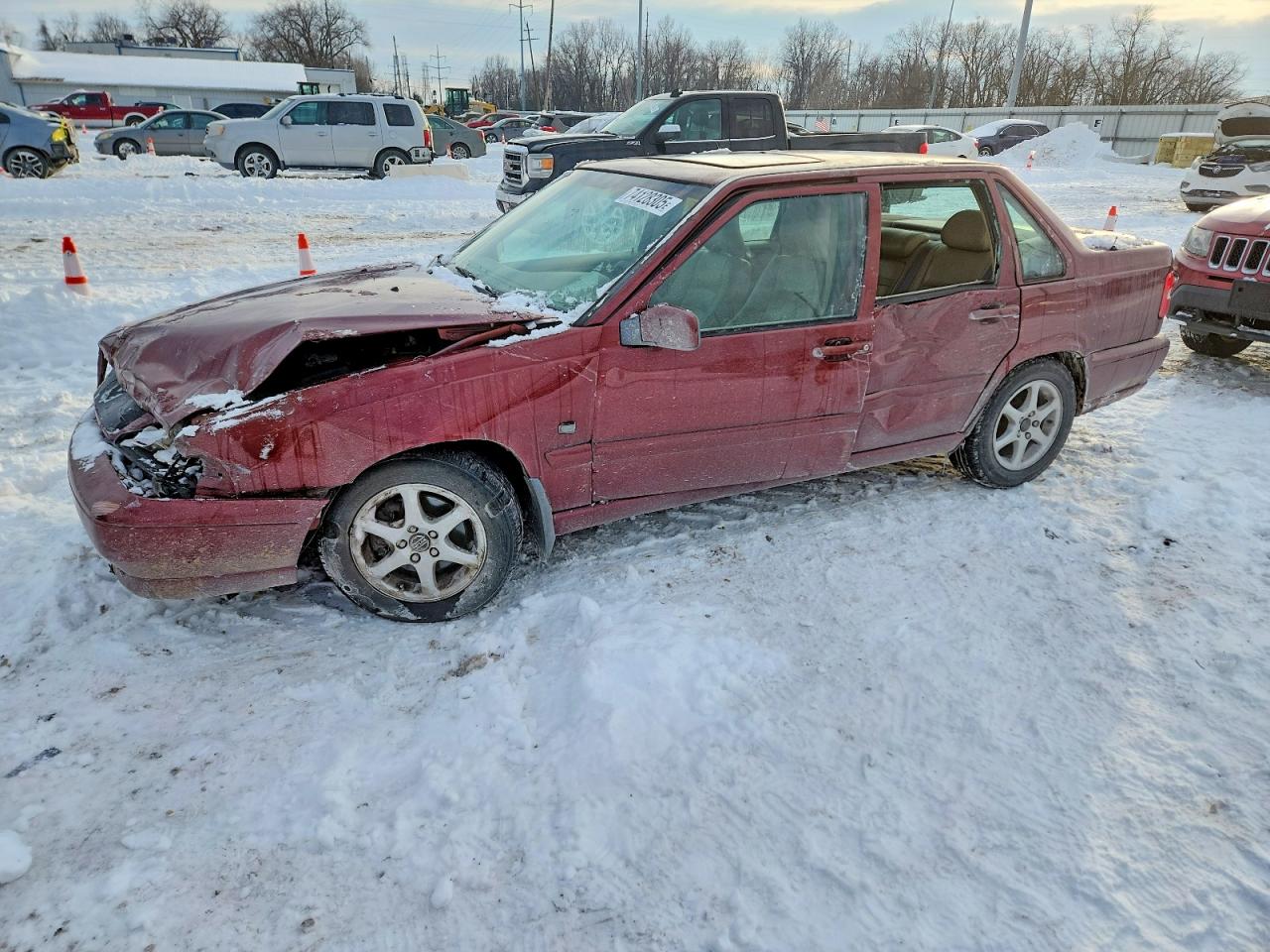 2000 Volvo S70, VIN YV1LS61J4Y2628753 — Перед