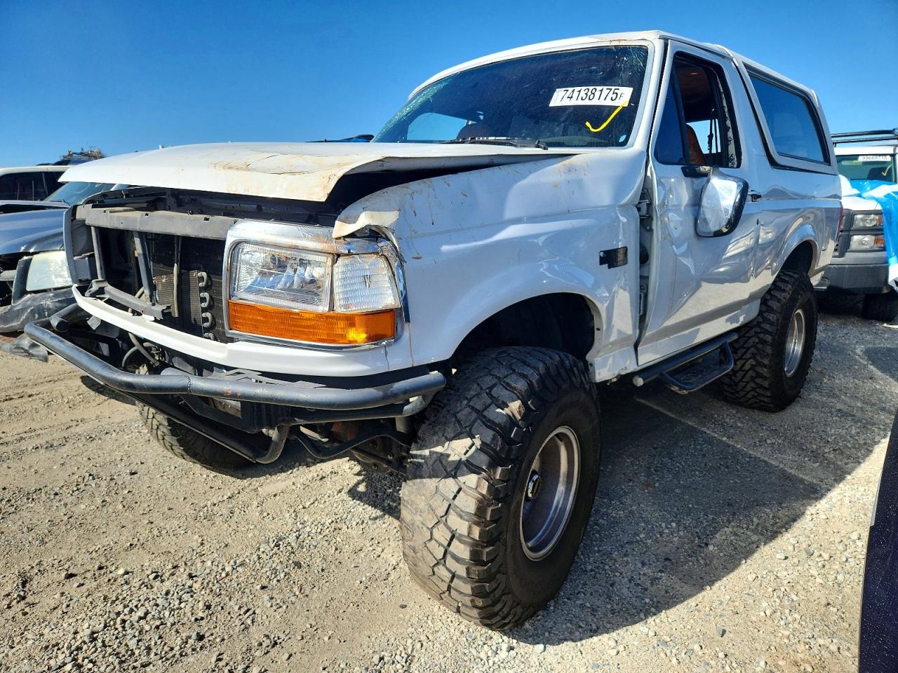 1993 Ford Bronco Custom, VIN 1FMEU15H9PLA98478 — Front end