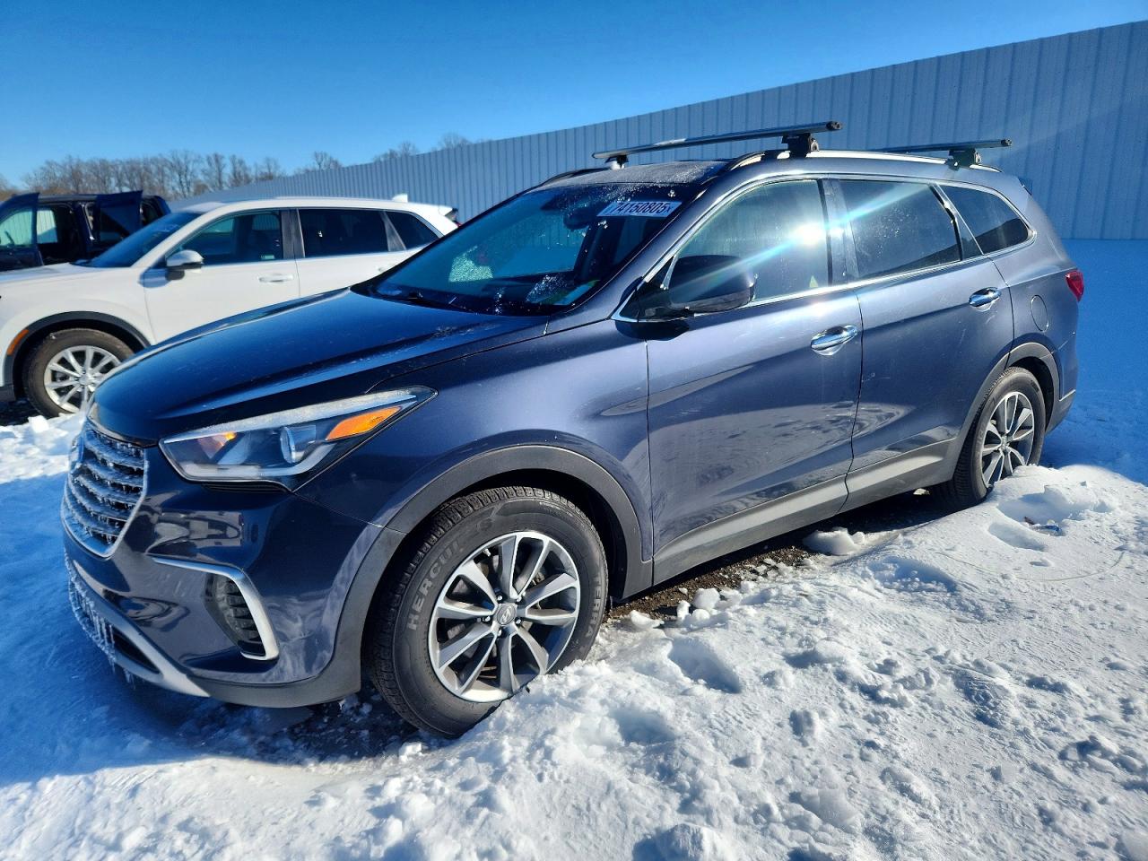 2017 Hyundai Santa Fe SE, VIN KM8SM4HF0HU168332 — Front end
